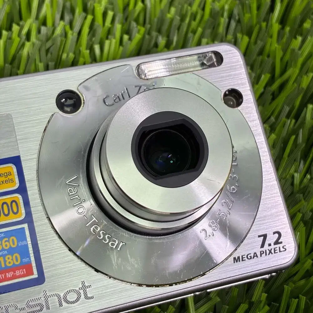 Sony Cyber-shot DSC-W70 7.2 MP Digital Camera with Battery, Charger, and Memory - Picture 7 of 8